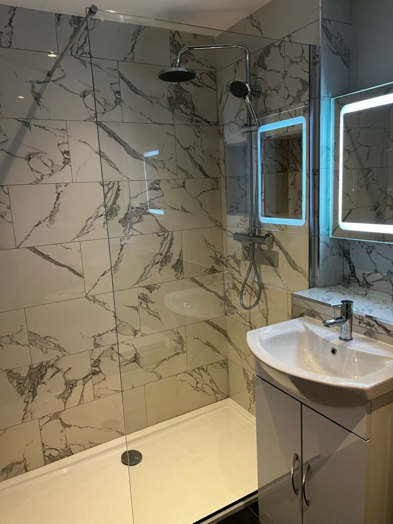 Modern en-suite shower room with marble-effect tiles